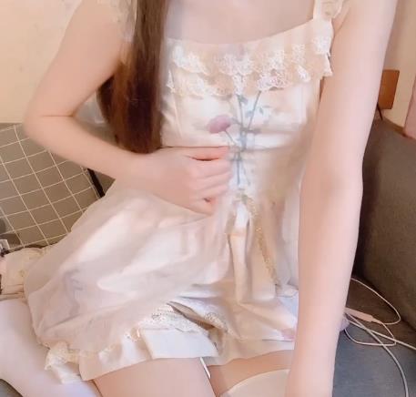 糖心（妮酱）吹牛子白丝猫猫袜