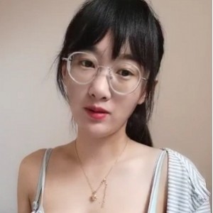 斗鱼网红-大学女老师备课巨兔露出自玩特辑