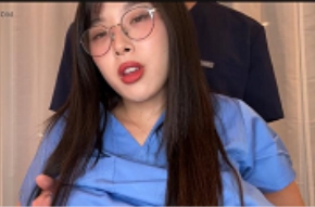 亚裔医学生ElleLee在剧情片中戴眼镜