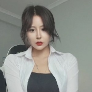 斗鱼主播苏苏A失眠R的42V视频定制百度云资源下载