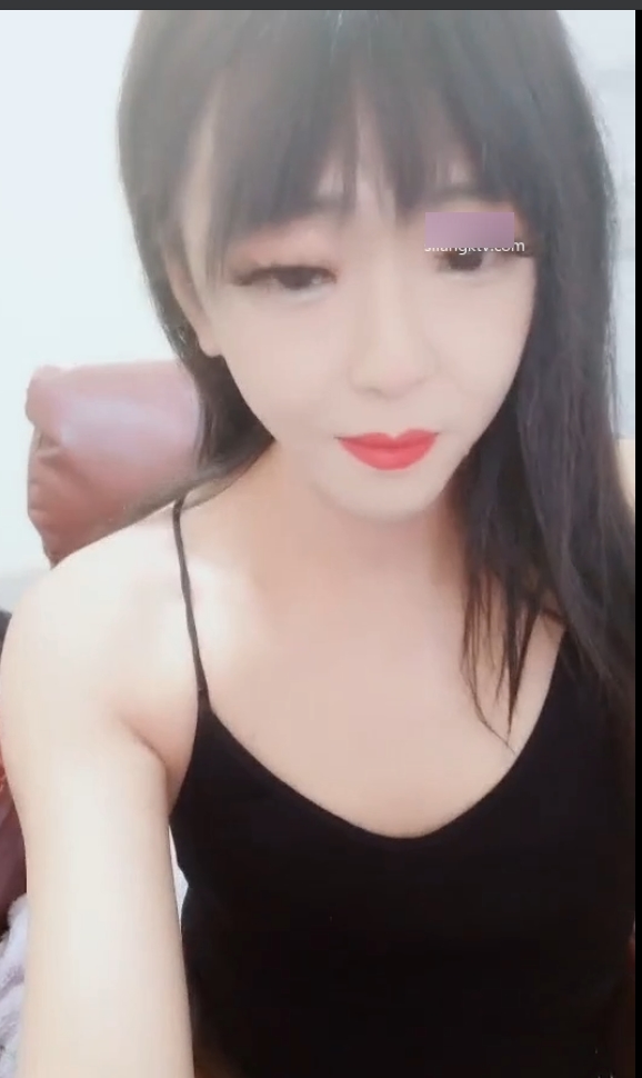 小米酱：口味重味预警！伪娘女装大佬惊人行为曝光，4v视频总1.99G，百度盘下载