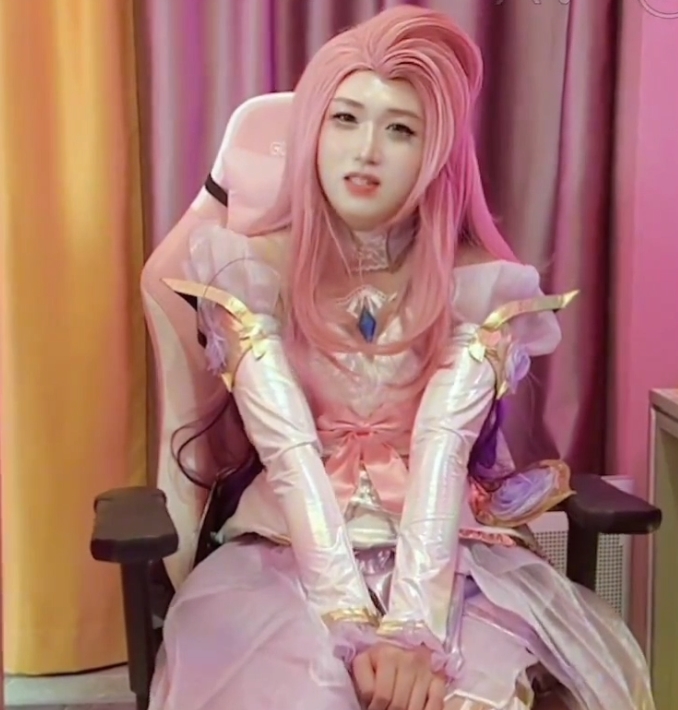 付费福利+百度盘+天然大罩杯+邢曦月最新合集+16.5GB+真实熟女，航空大学约会与专业舞蹈精彩呈现