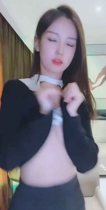 转载花椒性感舞姿宁依纯最新合集5V2.2G，高开叉渔网袜整活