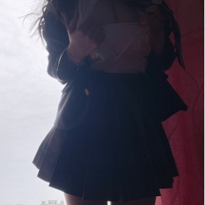 露脸大学生高颜值大罩杯小坦克宿舍户外展示140V3.33G，放飞自我反差魅力