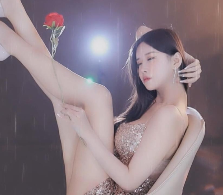 网红网易CC小恩雅土豪群定制资源1V0.5G，专属互动内容