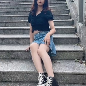 李露TSCD妖艳长视频108部10.4G推特合集爆款