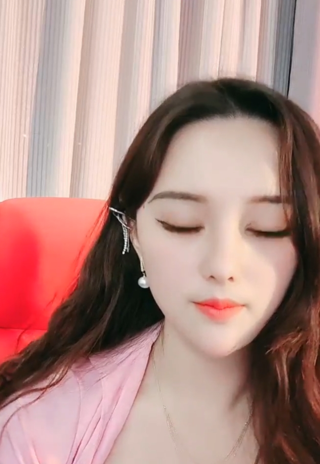 百度云资源笑笑蜜桃臀合集34V25G优质身材