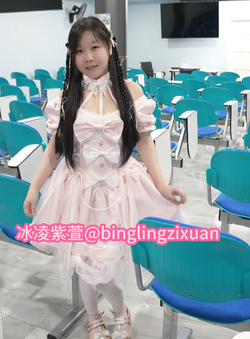 推特冰凌紫萱媚黑福利合集81部307.7G诱人