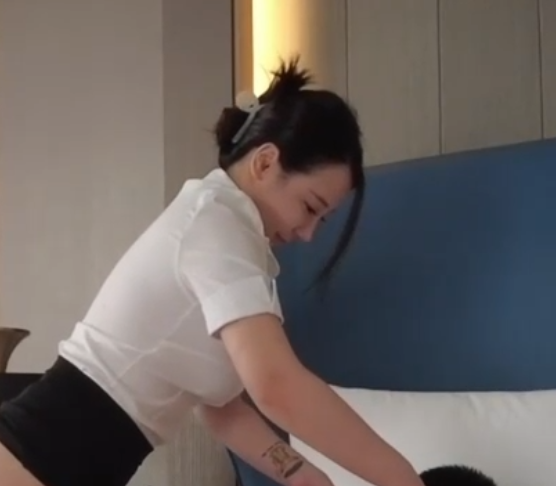 Yooheejade妻子三人游15部3.6G某处大罩杯