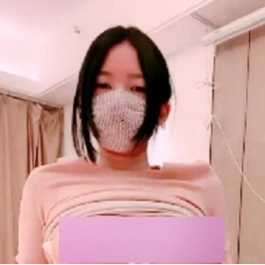 罕见文静小女生，双车灯若隐若现，第一视角展示魔鬼身材，声线超甜