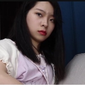 亚美女郎YiYi油亮肉丝嫩足展示1V987M太顶了