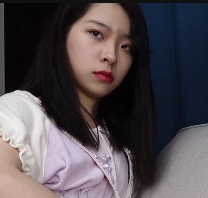 亚美女郎YiYi油亮肉丝嫩足展示1V987M太顶了