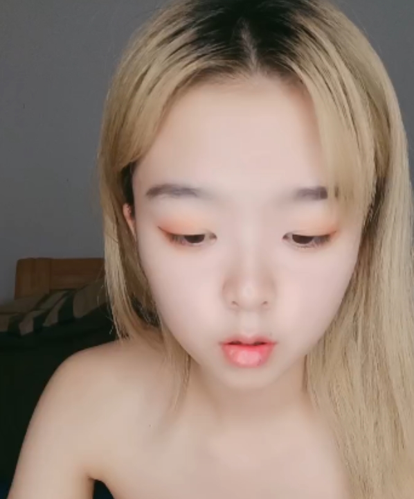 纯欲小妹特殊时期自拍记录1V1.1G蜜桃饱满